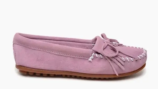 איך minnetonka boots fringe הפכו לסמל האישי שלי לאלגנטיות שקטה